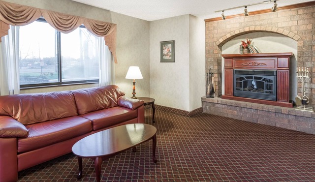 Super 8 by Wyndham Woodstock