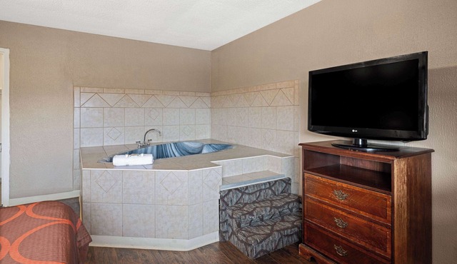 Super 8 by Wyndham Youngstown/Girard