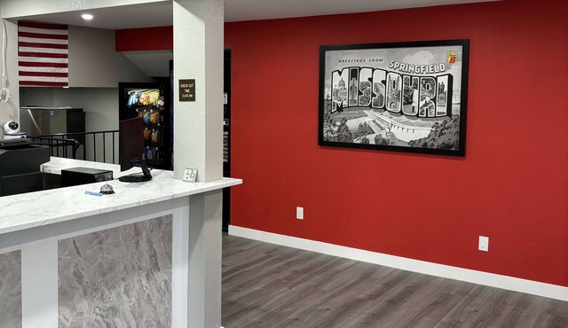 Super 8 Springfield North I-44