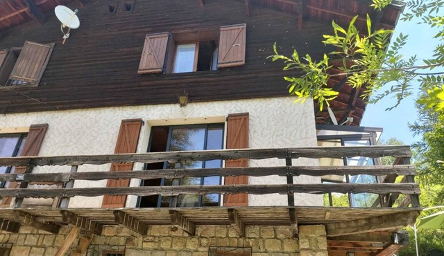 Super Allos Chalet apartment (sleeps 6 + 2 extra beds)