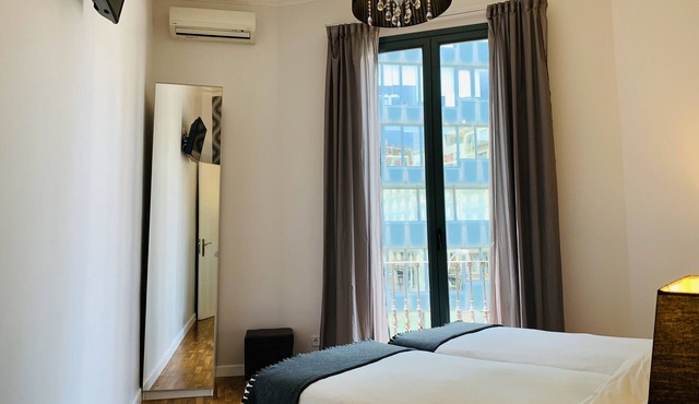 Super Balmes Guest House