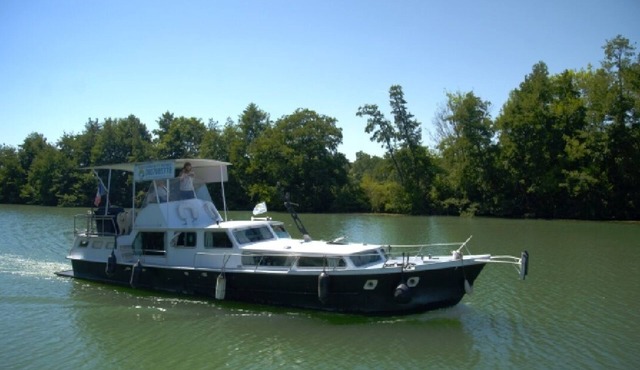 Super boat with character for a unique experience!