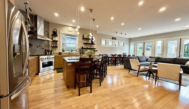 Super Bowl Find! Spacious 4-bedroom house in San Jose for Super Bowl Fans!