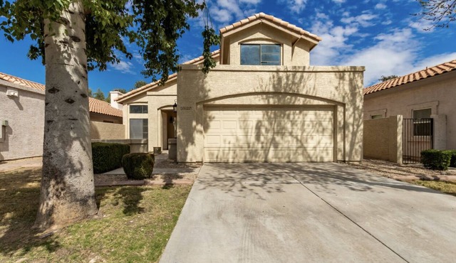 Super Bowl weekend stay just 5 minutes away from Cardinal stadium .