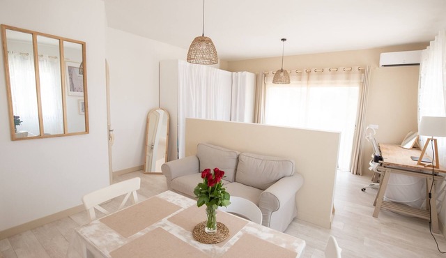 Super bright, spacious 40m2 studio in Uzège