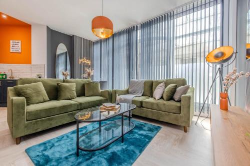 Super Central 3 Bedroom Flat Next to Brighton Beach & Shopping Center Sleep 10 Guests