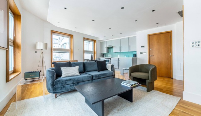 Super Central Piccadilly Studio w/A/C nr. Leicester Square, by Blueground