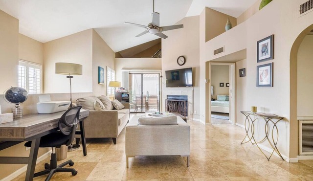 Super Central Scottsdale Location, 2-Bedroom 2-Bath 2 Balcony, Cozy Corner Condo