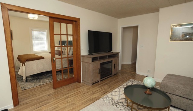 Super clean and Charming 3-bedroom house with WiFi, AC in Richfield