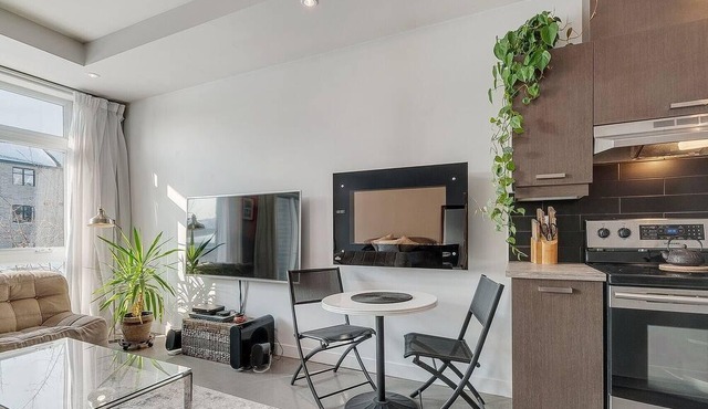 Super Clean Condo in Laval :)