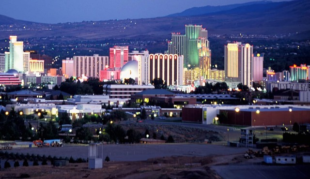 Super Clean Great Value APARTMENT MINS FROM DOWNTOWN RENO