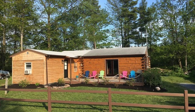 Super Clean, Pet Friendly Cottage! 3 Bedroom! NO EXTRA FEES!