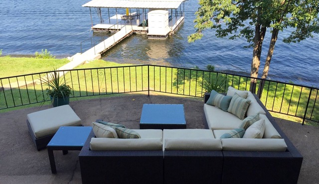 SUPER CLEAN! private dock & lrg outdoor living w/bar - big cove w kayak & SUP