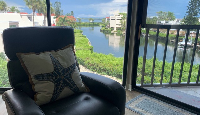 SUPER CLEAN @ Sunbow Bay. Sleeps 6, easy walk to gulf/groceries, nice amenities!