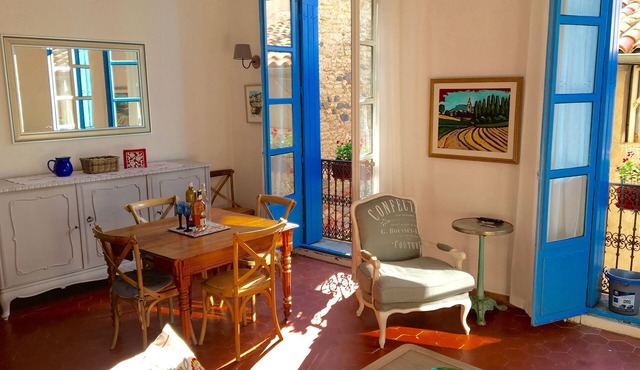 Super Clean, Sunny, Elegant, 2 Bedroom Character Apt In The Heart Of Pezenas