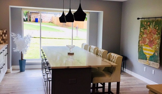 Super close to campus and Lloyd Noble Center. Clean home with updated kitchen.