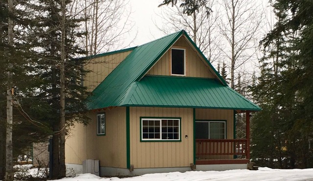 Super comfortable Alaska Cottage or Kitchenette.
