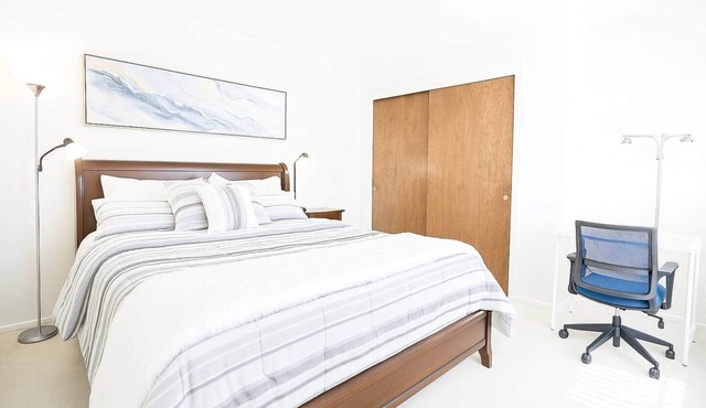 Super Comfy King Bed Room/Nice neighborhood