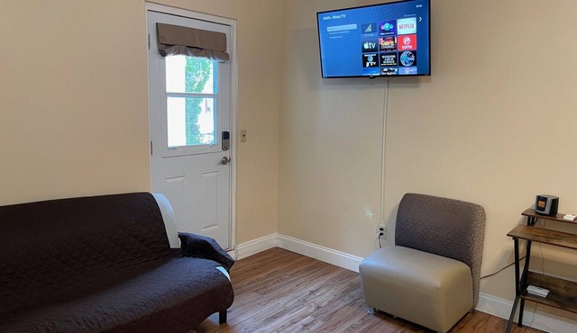Super comodo y acogedor studio cerca a Disney.