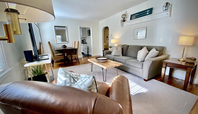 Super Cozy 2 Bedroom Home w/Large Yard, Fire Pit, Walk to Spring Lake Beach