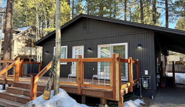 Super Cozy, 3BR, Tahoe Cabin, Fireplace, Near Everything