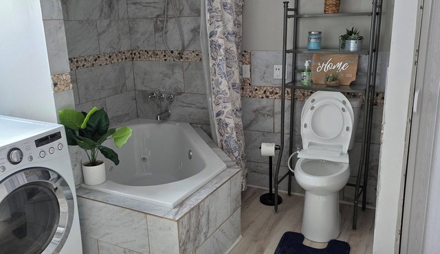 super cozy 4-bedroom house in Lorain newly remodeled close to lake.