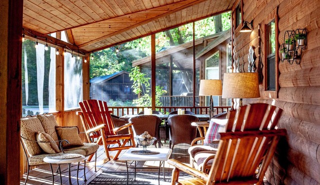 Super cozy glamping cabin & family resort!