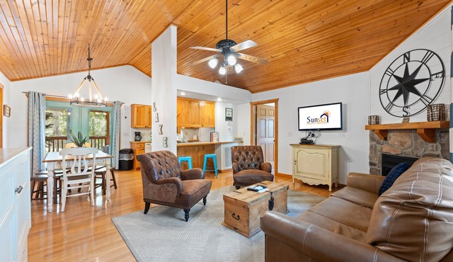 Super Cozy Lodge at Stonebridge! Pet Friendly! Truly a Tranquil Paradise!