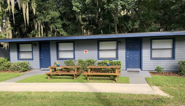 Super Cute 2BR/1BA Cabin at beautiful lakeside campground