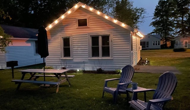 Super Cute GOTL Two Bedroom Lake Erie Cottage