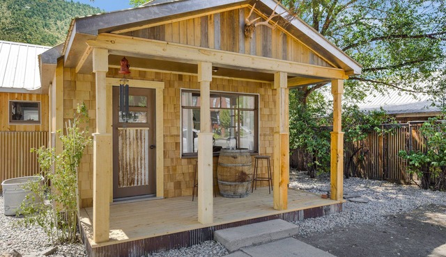 Super cute house in the heart of downtown New Castle!