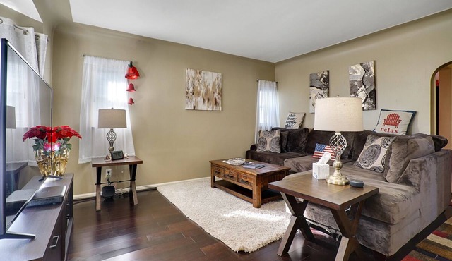 Super Cute & Neat Home of Yours in Ferndale