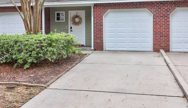 Super cute townhome close to all the best Charleston has to offer!