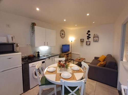 Super F2 à 5mn aéroport d'Orly parking privé gratuit