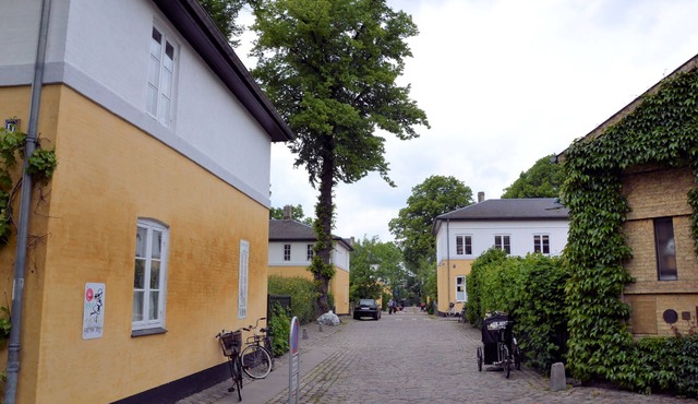 Super family friendly area, park nearby with great playgrounds and common pool.