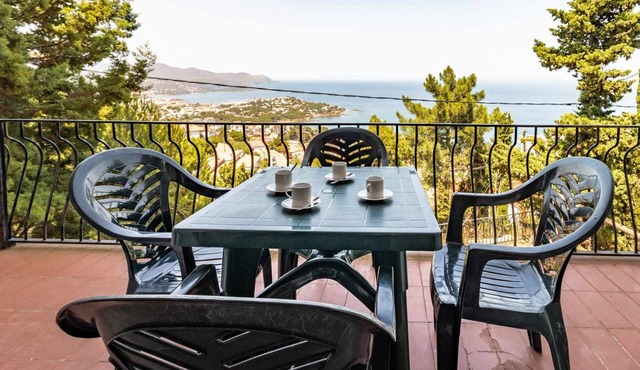 Super Fener 92 – apartment with terrace and views