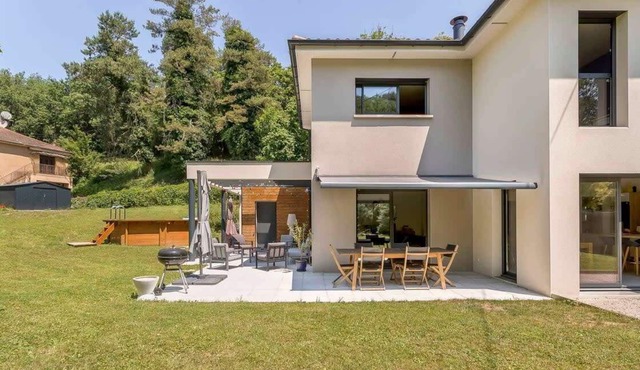 Superb villa with swimming pool for 8 people