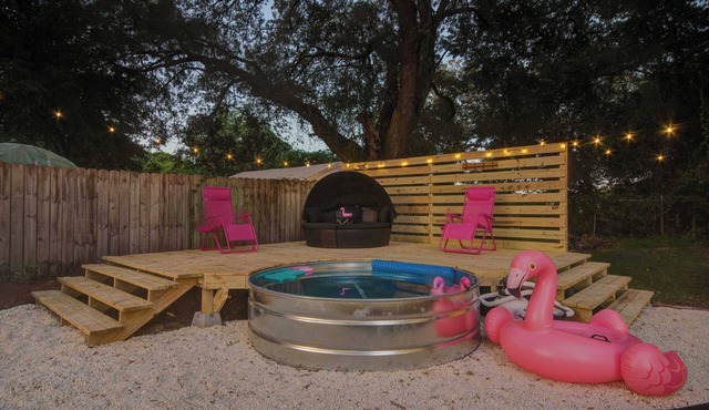Super Fun Family Bungalow - Hot Tub - Yard Games - Seasonal Cowboy pool