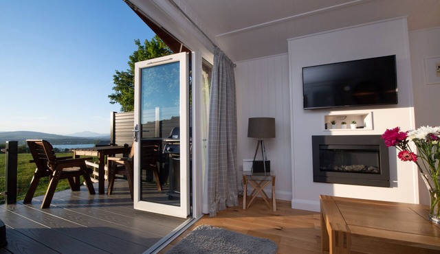 Super King Lodge-Sleeps 2-HotTub-Sea View