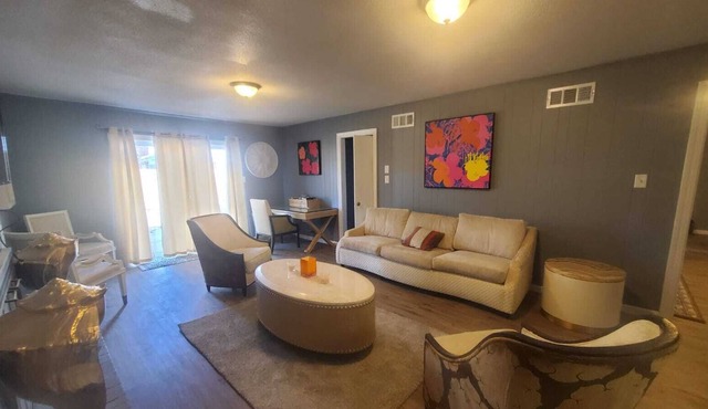 Super Large East Memphis 23 Beds