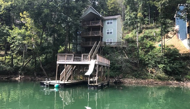 Super Location in Lakeside Estates-w/pool; basketball ct; walking tr; boat ramp