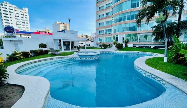 Super luxury oceanfront penthouse! Torre Catania, families welcome