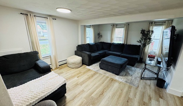 Super Modern 2-Bedroom Riverside Home @ RIT