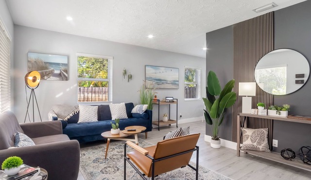 Super Modern ~3 miles to Beach~ Large Yard/Patio & BBQ