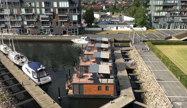 Super modern Houseboat in the heart of Nykøbing F. with all modern facilities