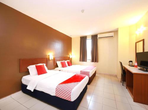 Super OYO 447 Comfort Hotel Meru