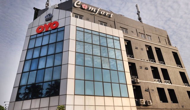 Super OYO 447 Comfort Hotel Meru