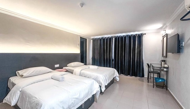 Super OYO 473 Comfort Hotel 2