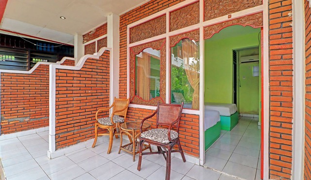 Super OYO 91870 Warna Kedaton