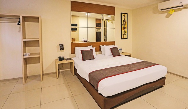 Super OYO Townhouse OAK Hotel Fiducia Serpong